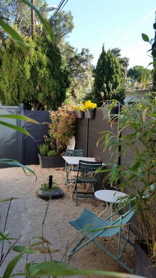 Studio Charmant Et Calme Villeneuve Les Avignon Entree Et Cour Independantes Climatisation Piscine Parking Dış mekan fotoğraf