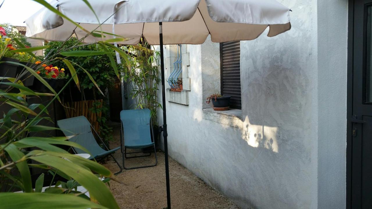 Studio Charmant Et Calme Villeneuve Les Avignon Entree Et Cour Independantes Climatisation Piscine Parking Dış mekan fotoğraf