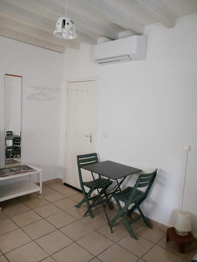 Studio Charmant Et Calme Villeneuve Les Avignon Entree Et Cour Independantes Climatisation Piscine Parking Dış mekan fotoğraf